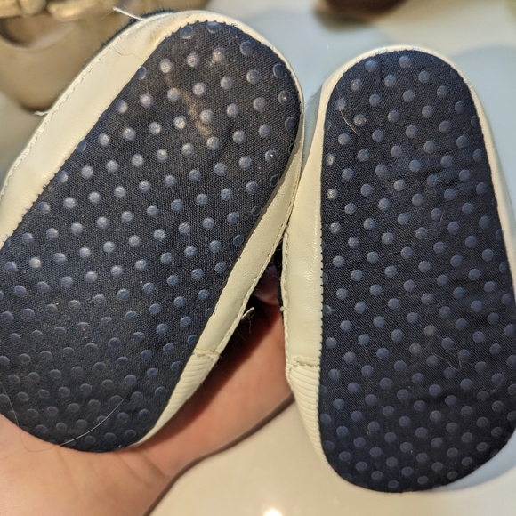 Joe fresh baby boys soft shoes - Picture 2 of 4